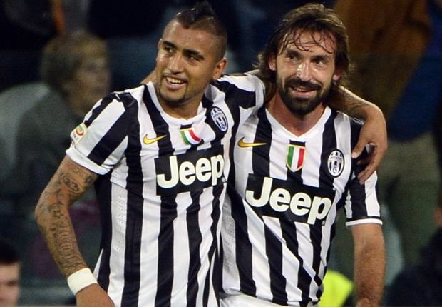 elfulcro_'s tweet photo. Arturo Vidal y Felipe Méndez hoy: 

#VamosColoColo https://t.co/RugVw3cqUY