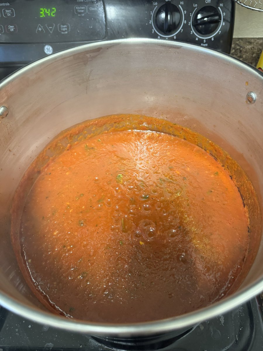 cigarboxboy's tweet photo. Making sauce and watching Godfather. How’s your Saturday going? https://t.co/mbVv1kgkJw