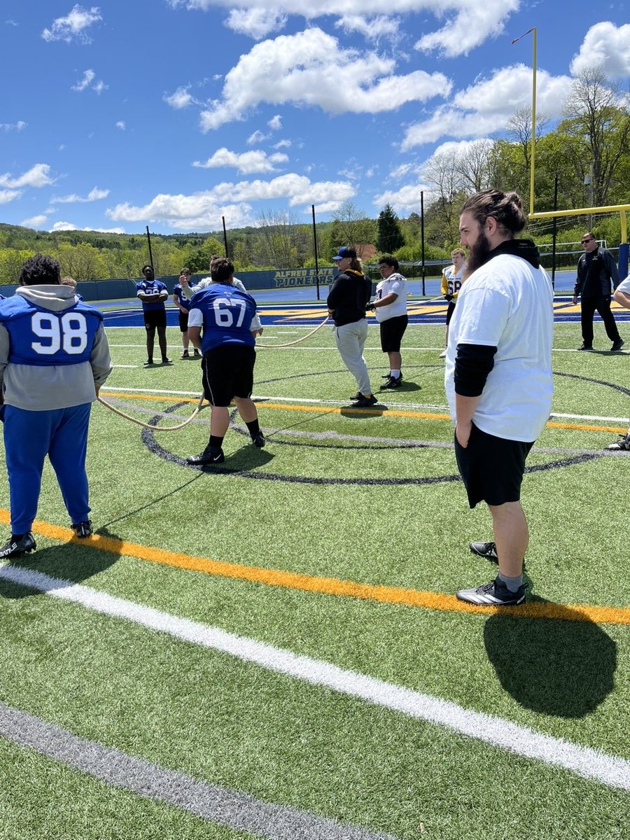 ALFREDSTATEFB's tweet photo. Very successful turnout today at our First ever prospect camp! Huge shoutout to all of the prospects who came to compete!
-
-
#alfredstate #alfredstatefb #topofthemountain https://t.co/R448xh6g0d