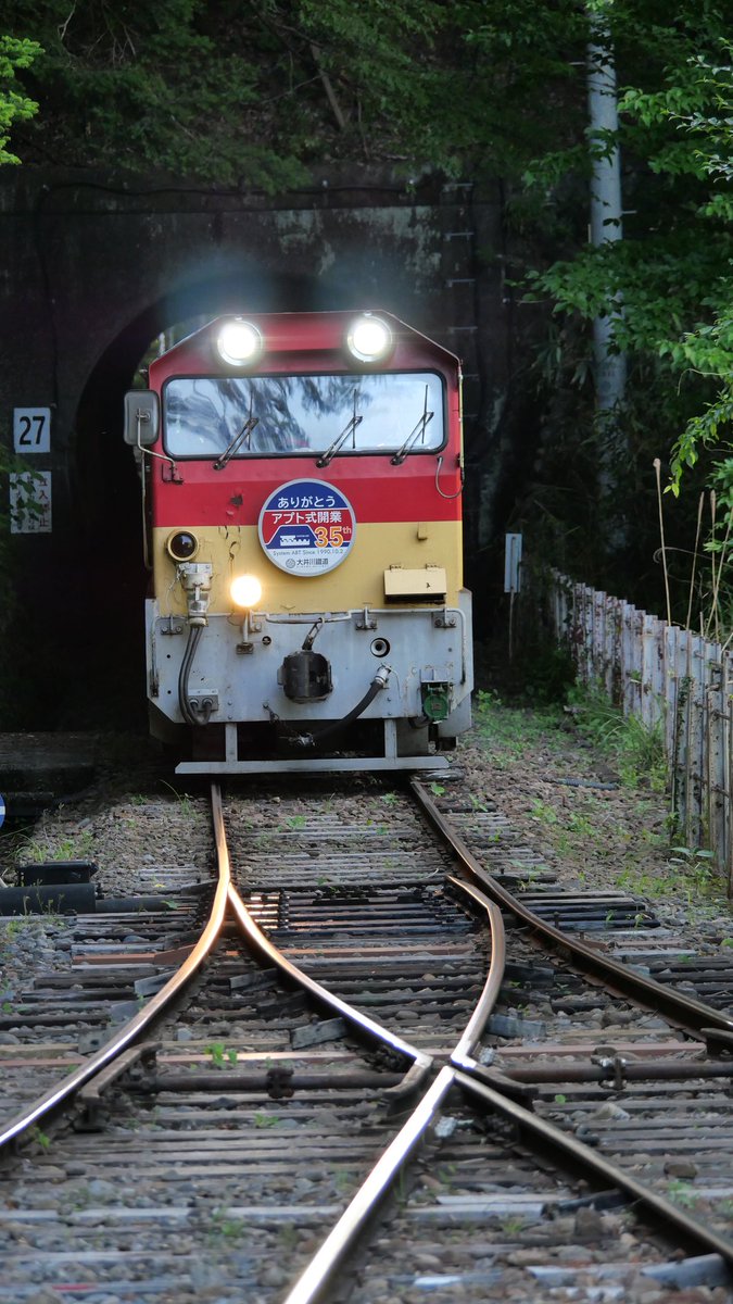 NAdv150's tweet photo. 奥大井湖上駅にバイク停めて隣の接岨峡温泉へ。駅前に温泉があって帰りの列車までゆっくり入れました。 https://t.co/SD9uoeQIZa