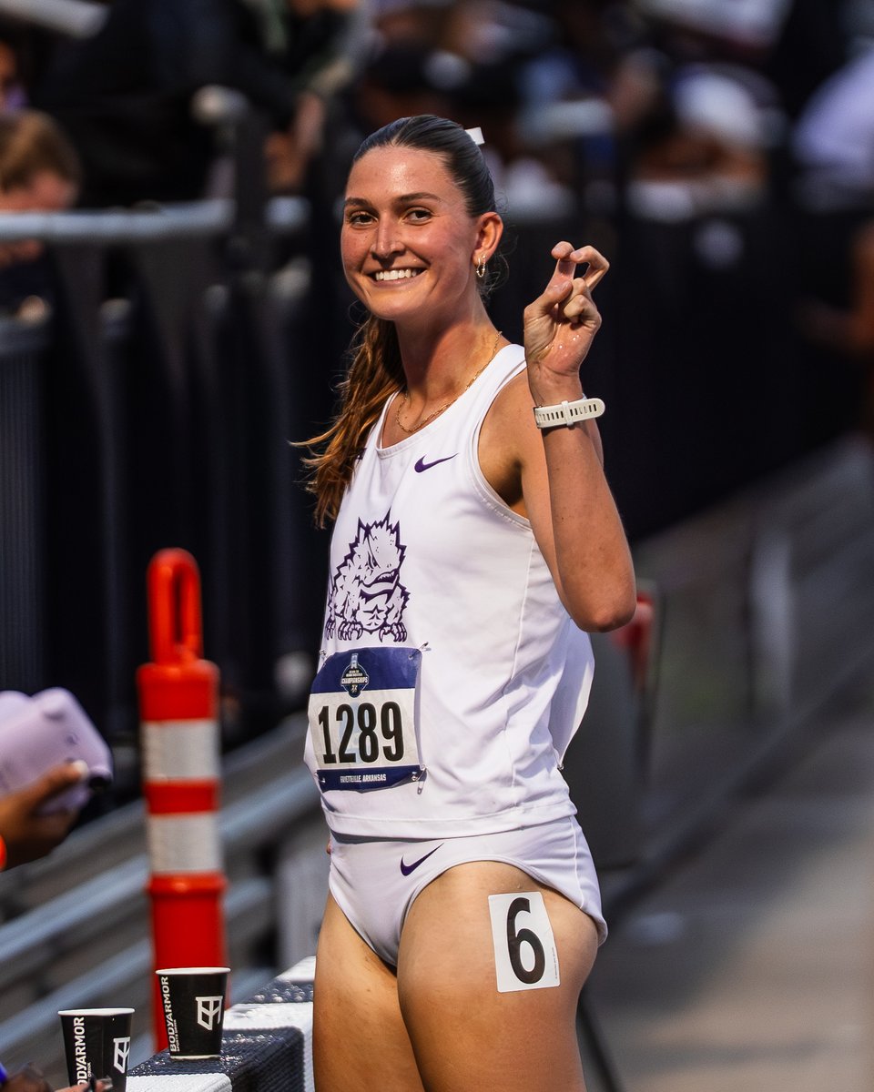 TCUTrackField's tweet photo. Today's schedule in Fayetteville 👀

5pm // 4x100m (TCU)
6:35pm // 100m (Indya Mayberry &amp; London Tucker)
7:05pm // 800m (Georgia Scott)
7:50pm // 200m (Bailey Johnson &amp; Indya Mayberry)
8:45pm // 4x400m (TCU)

#GoFrogs | #NCAATF https://t.co/luIYh8fh3T