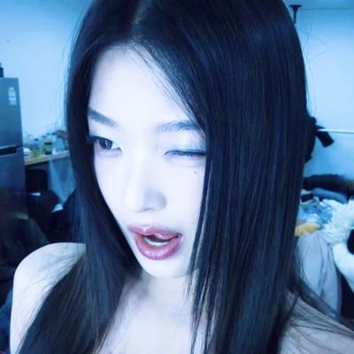 z tweet media