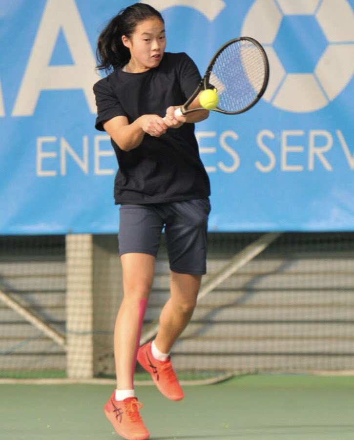 _FrenchTennis's tweet photo. JENNY LIM FILE EN FINALE ✨

Très solide performance de la Française, qui domine Sara Dols (473e mondiale) en deux sets, 6-3, 6-3, pour décrocher son billet pour la finale du W15 d’Oliva. 🇫🇷🔥🎾

#TennisFrançais #Oliva🇪🇸 https://t.co/iX01aeWpH9