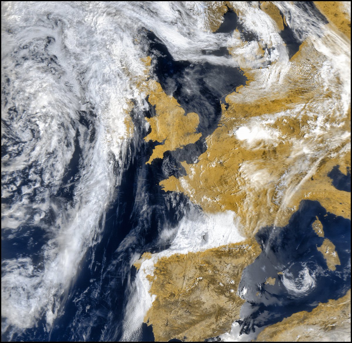 r_mcoy's tweet photo. #MeteorM23 85º W #MeteorM24 86º W @Nooelec #qfh @SDRPlay #rsp1a @aang254 #satdump @AEMET_Cantabria Pases del día con nubosidad continua sobre el #Cantabrico. Algunas gotas durante momentos del día. Bajando algo las temperaturas. Buenas noches! https://t.co/yiSctoiWLN