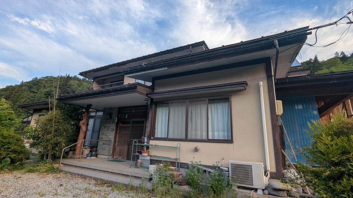 oysterbowie's tweet photo. 山形の国道348号線沿いの農作業小屋付き住宅、手放したいのでご興味ある方いればお知らせください！

周りに住宅がないので、爆音でバンド練習しても迷惑がかかりません🎸

近くに休耕農地もあるので、農業やってみたい方にはそちらも併せてお譲りします。

フォロワーの皆様、拡散をお願いします！ https://t.co/rNLiY16tkO