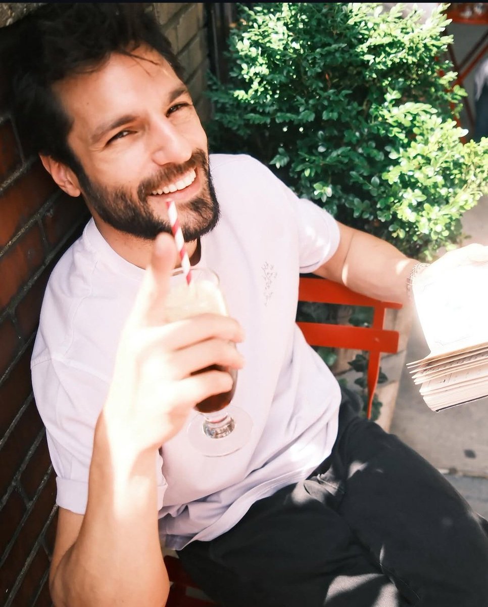 paolabrugnoni's tweet photo. Oggi è un giorno speciale e non solo perché è il tuo compleanno. 
È speciale perché Tu sei speciale e rendi tutto più bello.
Tanti auguri Serkan ❤️
#SerkanÇayoğlu 
#HappyBirthdaySerkan https://t.co/ZtRfJmvA7W