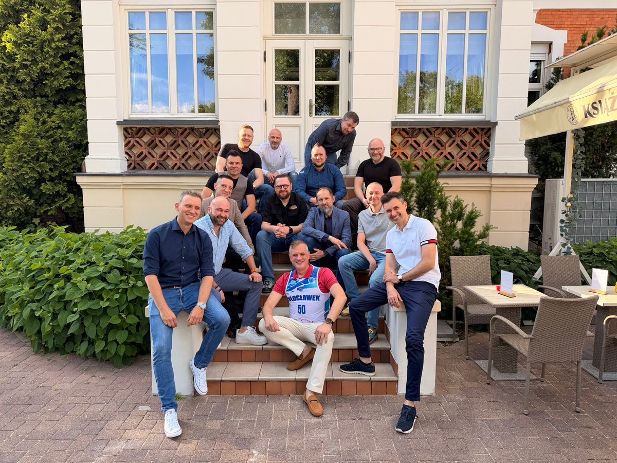 allscreems's tweet photo. 100 lat @kolgejt 🎆🥂🙃🚀🤟🧨🎂 https://t.co/lZo5MHB3m3