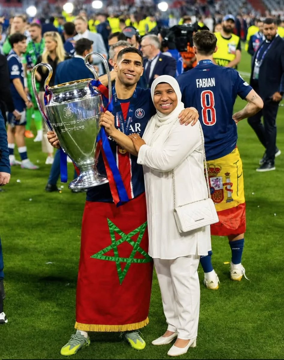 HammadKurar's tweet photo. From the streets to the summit. ❤️🏆
Achraf Hakimi sharing his greatest football moment with the woman who made it all possible. A son, a mother, and the UEFA Champions League trophy — pure love, sacrifice, and pride. 🥹✨
#AchrafHakimi #UCL #ChampionsLeague #Football #PSG https://t.co/VC4G1TEVzr