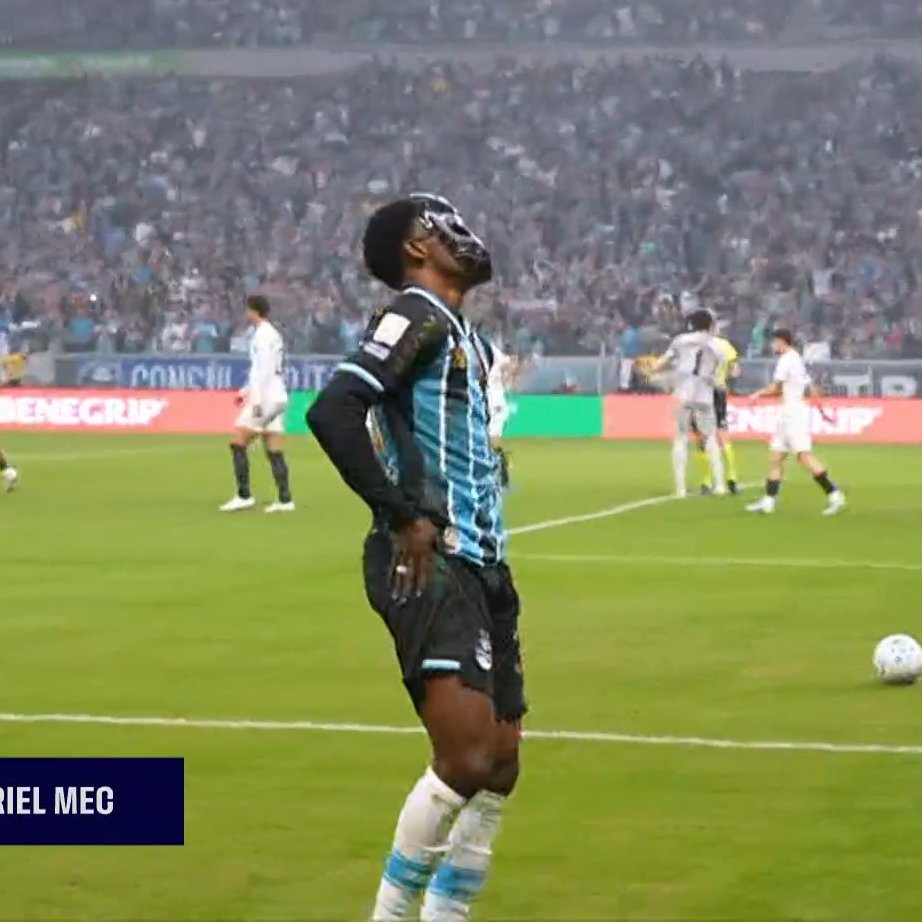 erroscontra's tweet photo. Gabriel Mec deveria ter levado cartão pelo uso da máscara na comemoração do gol e não levou.

Se ele fizer outra falta para cartão, esse erro do Lucas Paulo Torezin pode custar caro.

PS: Acho essa regra besta, só que ela precisa ser cumprida. https://t.co/4HhqUJeDwP