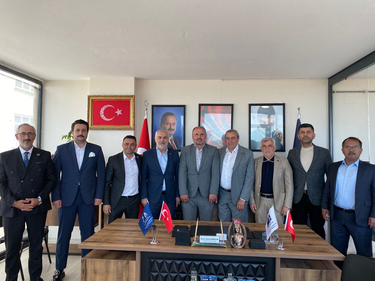 55akpartisamsun's tweet photo. İl Başkan Yardımcılarımız; Sayın Muharrem Kayan, Sayın Bülent Üstündağ, Sayın Yaşar Dursun Gündüzoğlu, Sayın Emre Başoğlu ve Sayın Ahmet Deniz, Kurban Bayramı vesilesiyle Anahtar Parti İl Teşkilat Başkanı Sayın Baturalp Batur ve İl Başkan Yardımcıları Sayın Adem Şenol, Sayın Yakup Çoban, Sayın İlker Karabulut’u ziyaret ederek bayramlarını tebrik ettiler.

Misafirperverlikleri için kendilerine teşekkür eder; tüm hemşehrilerimize huzurlu ve bereketli bir bayram dileriz.