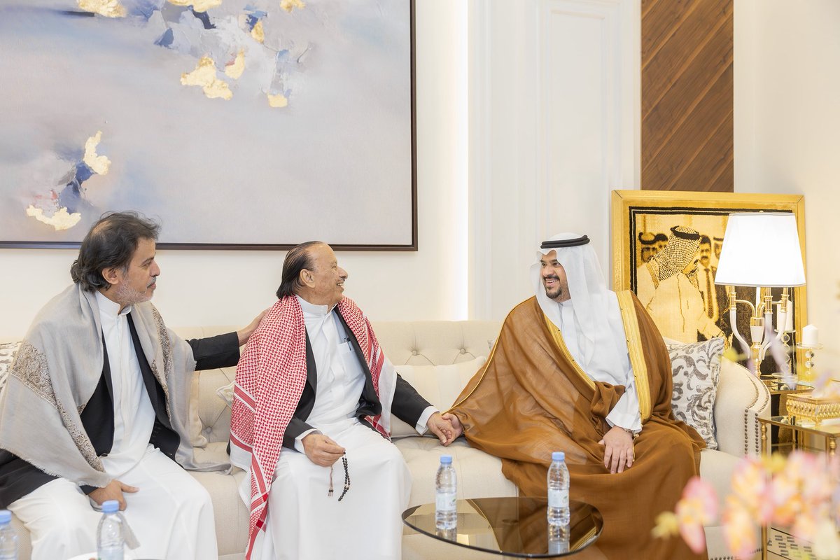 mohammedal_saud's tweet photo. نقل صاحب السمو الملكي الأمير
#محمد_بن_عبدالرحمن_بن_عبدالعزيز
نائب أمير منطقة #الرياض تعازي
ومواساة #خادم_الحرمين_الشريفين
#الملك_سلمان بن عبدالعزيز آل سعود
وصاحب السمو الملكي الأمير
#محمد_بن_سلمان_بن_عبدالعزيز آل سعود
#ولي_العهد رئيس مجلس الوزراء -حفظهما الله-
لذوي فخامة الرئيس اليمني السابق
عبدربه منصور هادي في وفاته -رحمه الله-
وللقيادة اليمنية والشعب اليمني الشقيق
وأعرب سموه خلال لقائه بذوي الفقيد
في الرياض اليوم، عن تعازيه ومواساته
لهم وللجمهورية اليمنية الشقيقة قيادةً وشعبًا
وسأل سموه اللّه العلي القدير أن يتغمد الرئيس
اليمني الراحل بواسع رحمته ومغفرته ويسكنه
فسيح جناته، ويلهم ذويه الصبر والسلوان