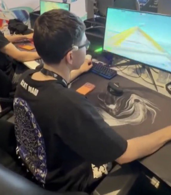 AdersOG's tweet photo. Zero FNCS Grands Qualifier Velo played crazy at his First LAN And Did Everything He Could Today Hopefully We See Him Again💔 https://t.co/FEORbRAM13