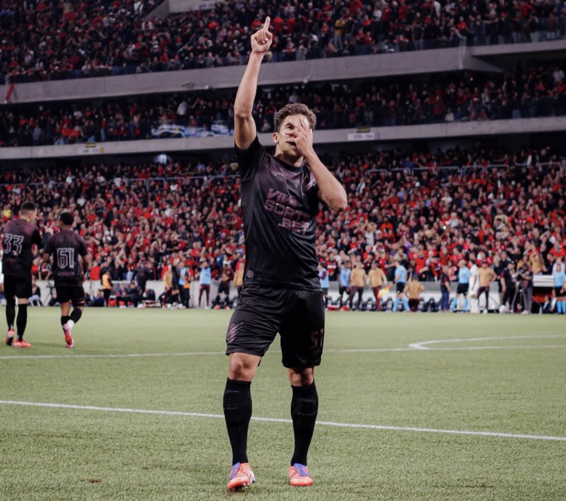 CentralDoCAP's tweet photo. Piá do Caju. 20 anos. Crucial pro acesso. Desde 2024 ajudando bastante em vários jogos.

E tem muitos que não valorizam. Aparece sempre, nunca se esconde.

Joga muito nosso João Cruz. Assistência linda pro gol dos 3 pontos hoje. https://t.co/LR4jSjxIdh