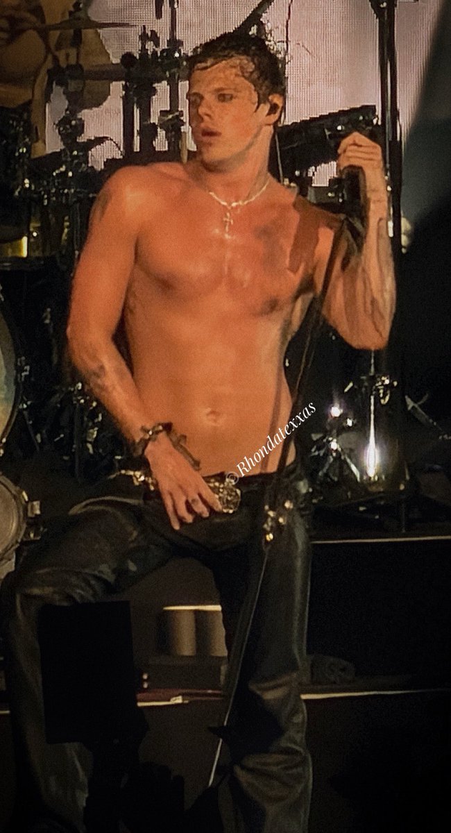 JunebugTexxas's tweet photo. Dom in the Texas heat….. https://t.co/TiAdaffUKv