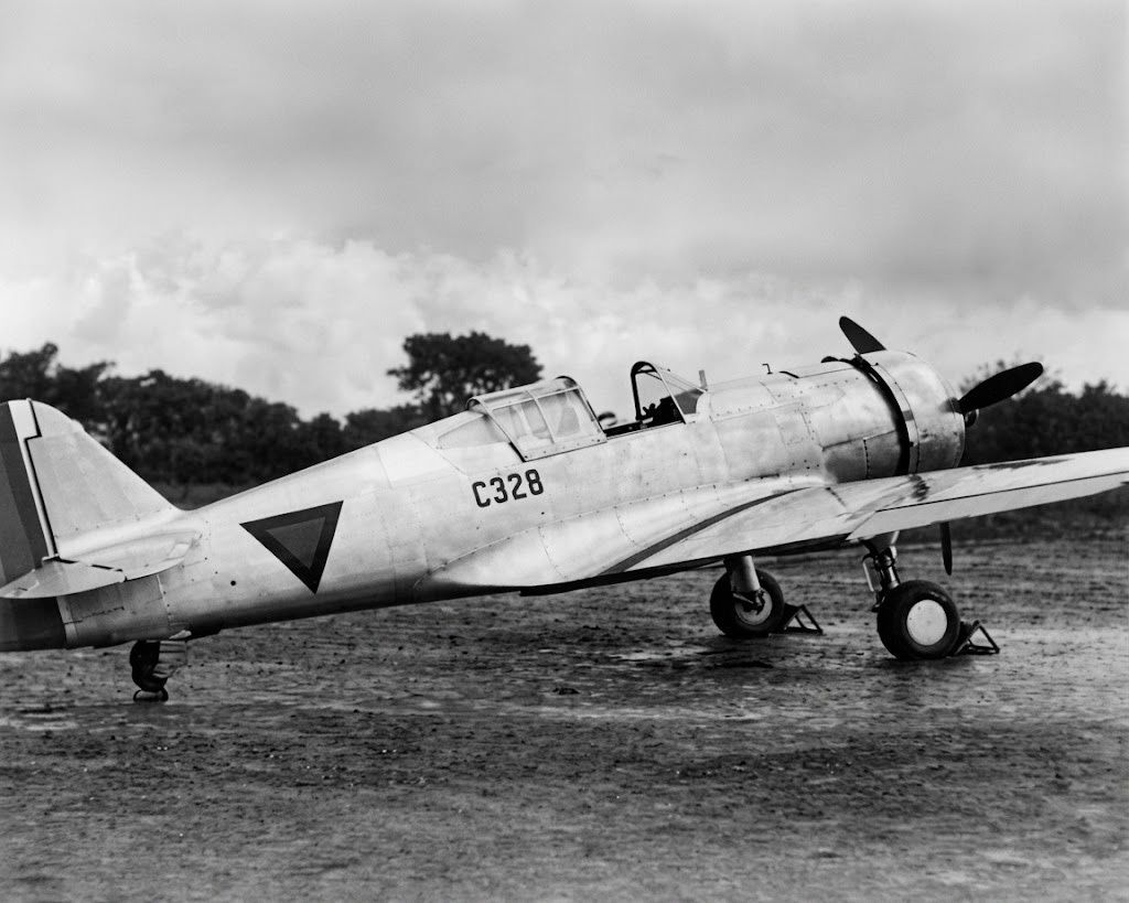 sentandoapua's tweet photo. Caça da aviação das Ilhas Orientais Holandesas, Curtiss Hawk 75, Base Aérea de Andir, Java, 1940

#aviação #militar #historia #AviaçãoDeCaça #Holanda #Hawk75 https://t.co/L6a1NENvoh