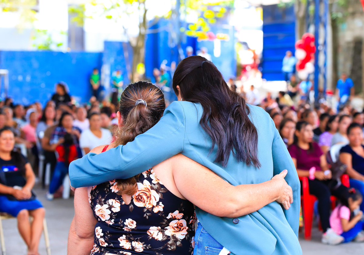 AlexiaRivasG1's tweet photo. Tuve el honor de acompañar la celebración especial dedicada a las mamitas de Rosario de Mora.🩷✨

Fue una hermosa oportunidad para reconocer y agradecer el amor, la entrega y la dedicación con que cada una de ellas contribuye al bienestar de sus familias y de nuestra comunidad.

Dios me las bendiga siempre.