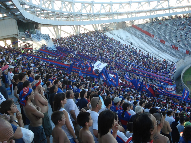FutbolRetroAr's tweet photo. La hinchada de Tigre en La Plata, año 2008. https://t.co/J9fZ1dI0l3