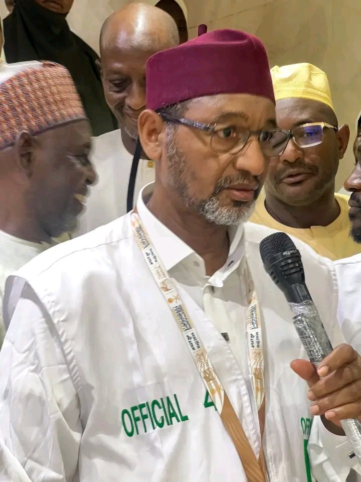 Basheernuhu01's tweet photo. Barrister Ahmed Usman El-Marzuq, the Amirul Hajj of Katsina State, has commenced the distribution of 300 Saudi Riyals approved by Governor Dikko Umaru Radda for the state's 2,035 pilgrims. In addition, each pilgrim received 100 Saudi Riyals from National Hajj Commission of Nigeria (NAHCON) as a refund of surplus Hajj fare payments, bringing the total amount received by each pilgrim to 400 Saudi Riyals.