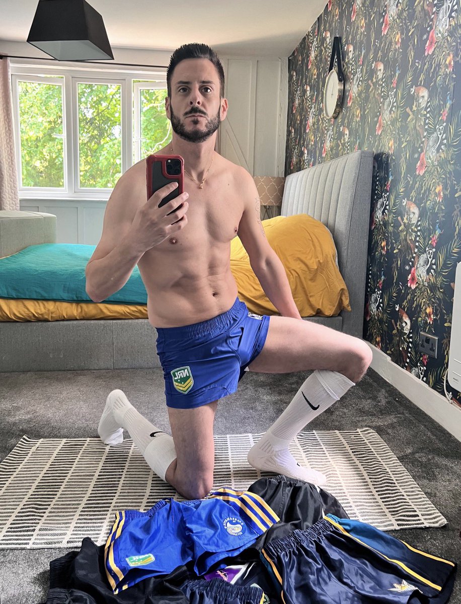 jhgkentman's tweet photo. Shiny shorts https://t.co/QpxPHMpNNc