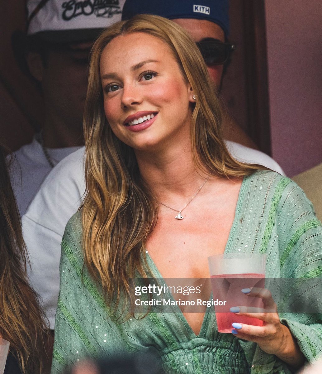 AccessBadBunny's tweet photo. Ester Expósito at Bad Bunny's concert tonight in Madrid. (via getty) https://t.co/hZPpvKE33u