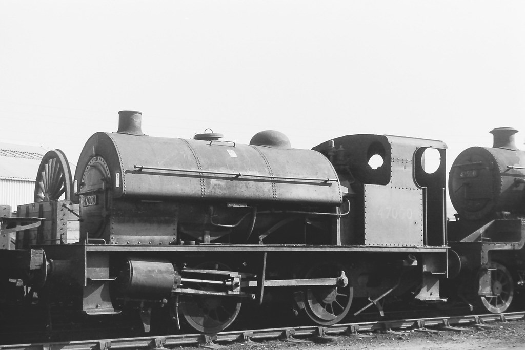 MaxMan1245's tweet photo. @SodorPro It would've been, but I think Pug would've been turned out more interesting because there's no RTR Kitson Pug models out there

It would've been kind of like how people used to convert the OO Bachmann Emily into a normal Stirling Single before Rapido released theirs https://t.co/hMFFKhULP2