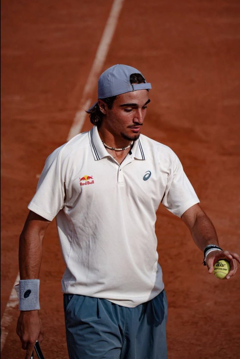 _FrenchTennis's tweet photo. DANIEL JADE SACRÉ À CARNAC 🏆🇫🇷

Le Français de 17 ans remporte l’ITF M25 de Carnac en dominant son compatriote Arthur Nagel (432e mondial) sur le score sans appel de 6-2, 6-2 en finale.

Bravo à nos deux Français pour cette belle finale 100 % tricolore ! 🇫🇷🎾🔥

#TennisFrançais https://t.co/I8ctYTO1j4