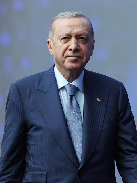 sagcigazete's tweet photo. 2023: Cumhurbaşkanı Erdoğan seçimi kazanırsa konserlerin yasaklanacağını söylemişlerdi.

2026: Dünyaca ünlü iki büyük sanatçı, kariyerlerinin en büyük konserlerini Türkiye’de vermeye hazırlanıyor. https://t.co/9mtOHa3bmD