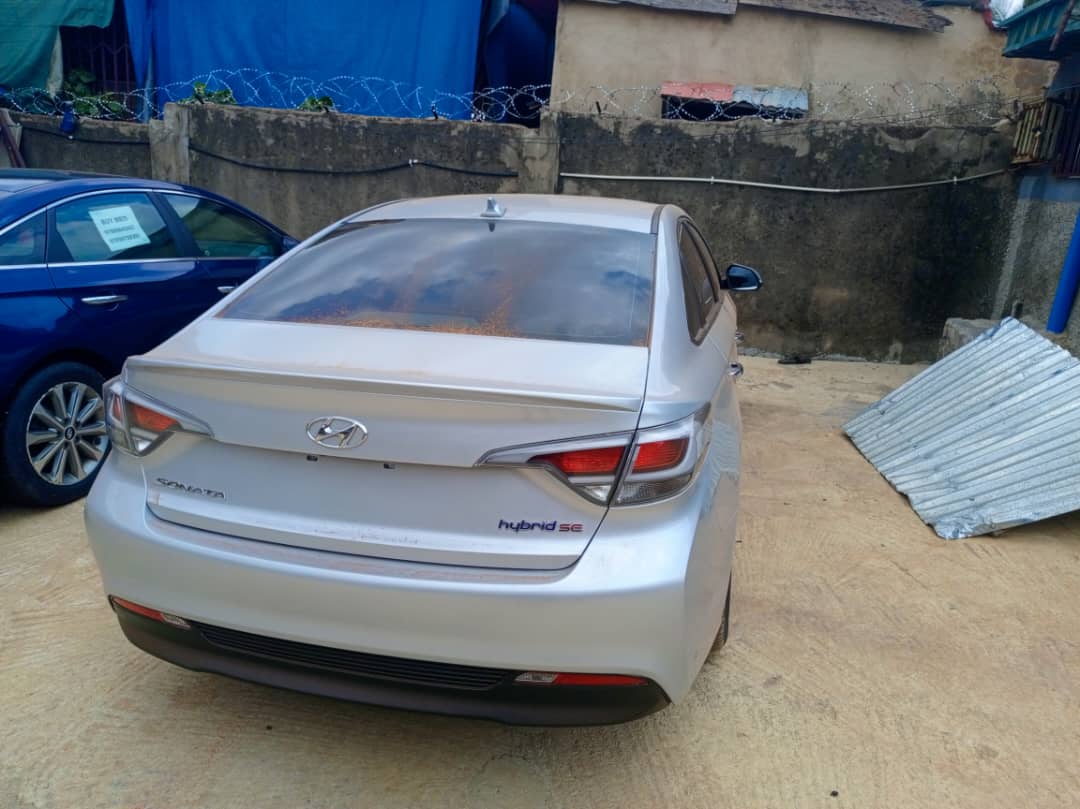 chidex07's tweet photo. Foreign used 2016 Hyundai Sonata Hybrid available 127k miles Actual, 15.5m dm or call 07085042427 for inspection https://t.co/4fi72Cdugs