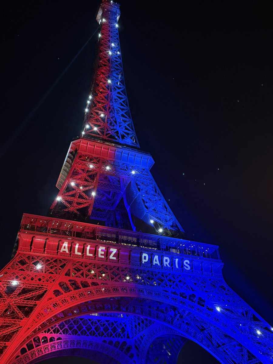 berenb_'s tweet photo. Tesadüfen @PSG_inside kutlamasına denk gelmek , Félicitations !🇫🇷 https://t.co/09pLOSTZzi