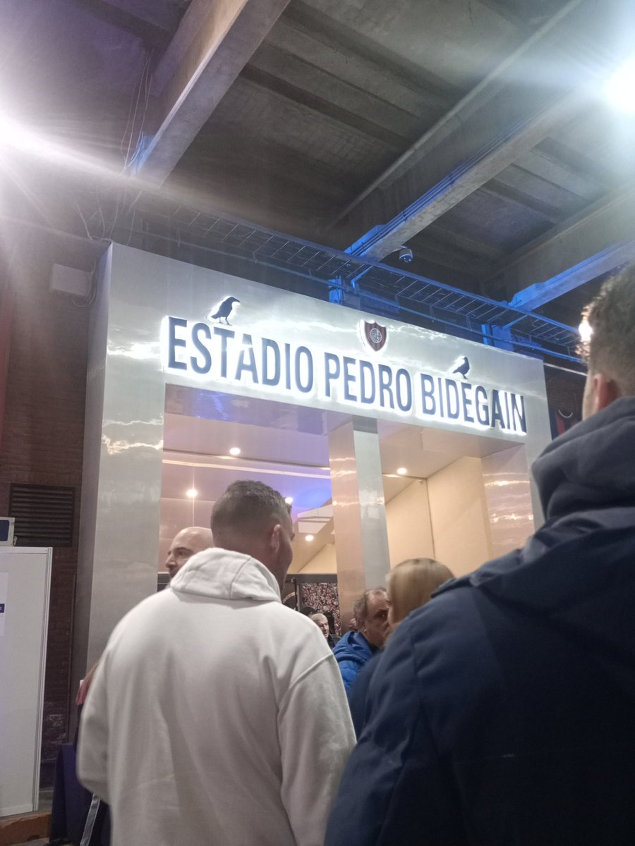 CuervoMatador's tweet photo. Todavía hay muchos socios dentro del recinto para emitir su voto. https://t.co/Z1MGlazNMi