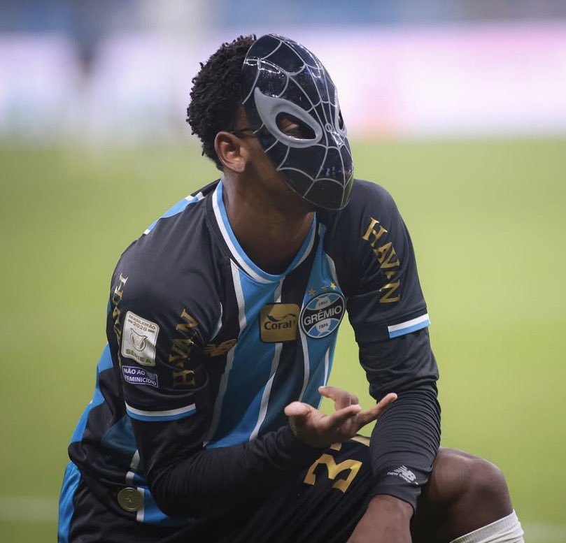 CachorroGremio's tweet photo. A maioria dos clubistas nunca vão admitir…

Mas o Gabriel Mec é muito MAIOR que esse homem aranha desconhecido aí, que nunca fez gol debaixo da trave!!! https://t.co/24HN38oe9p
