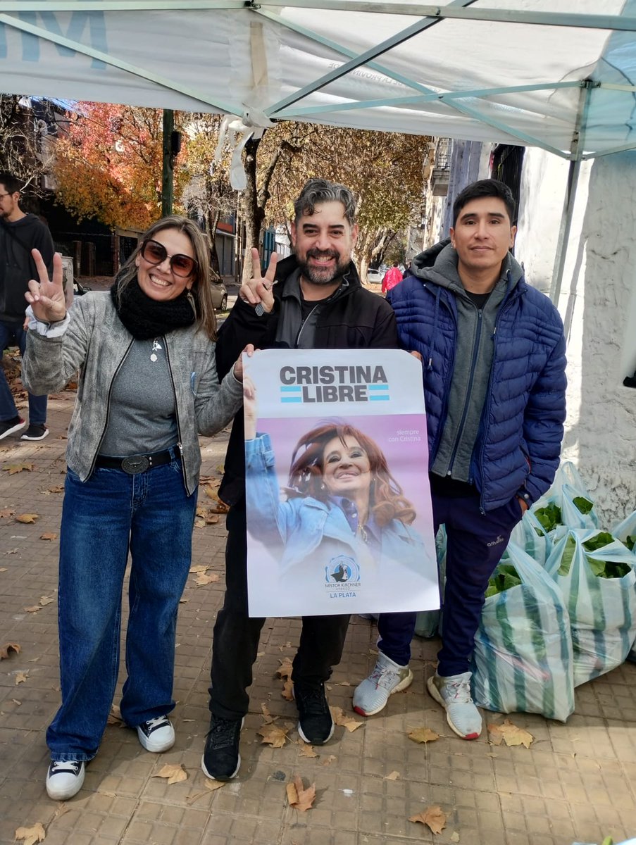 CMLealtad_LP's tweet photo. Feria de productores en el Casco y en Tolosa 🥦🍯🥚🥬🧀🍎

Seguimos organizadxs juntos a los productores para fácilitar el acceso a los alimentos soberanos y potenciar las ventas del sector que sufre constantemente el ajuste del gobierno nacional.

#cristinalibre https://t.co/yB2gpLEV5U