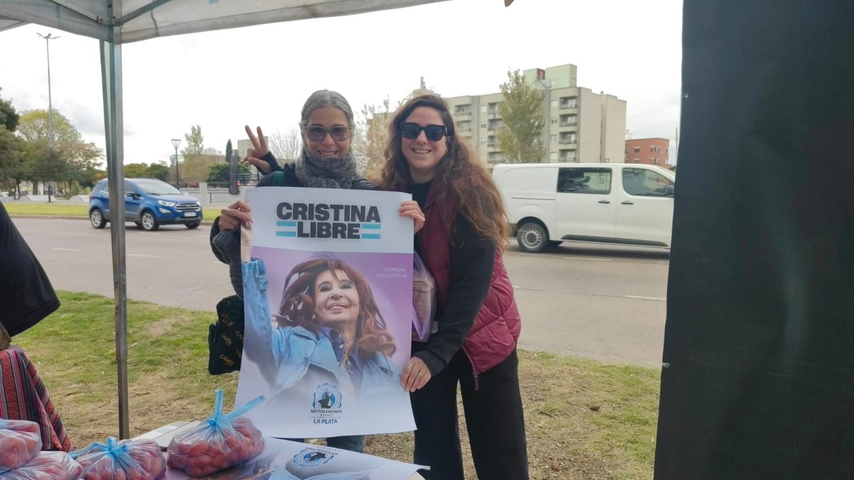CMLealtad_LP's tweet photo. Queremos alimentos en todas las mesas de los argentinos, a precios accesibles y un cordón frutihorticola acompañado por un estado que lo haga protagonista.

Y sobre todo queremos a #cristinalibre porque sabemos que parte del saqueo de Milei es posible con CFK presa y proscripta https://t.co/QKmkBhJqJw