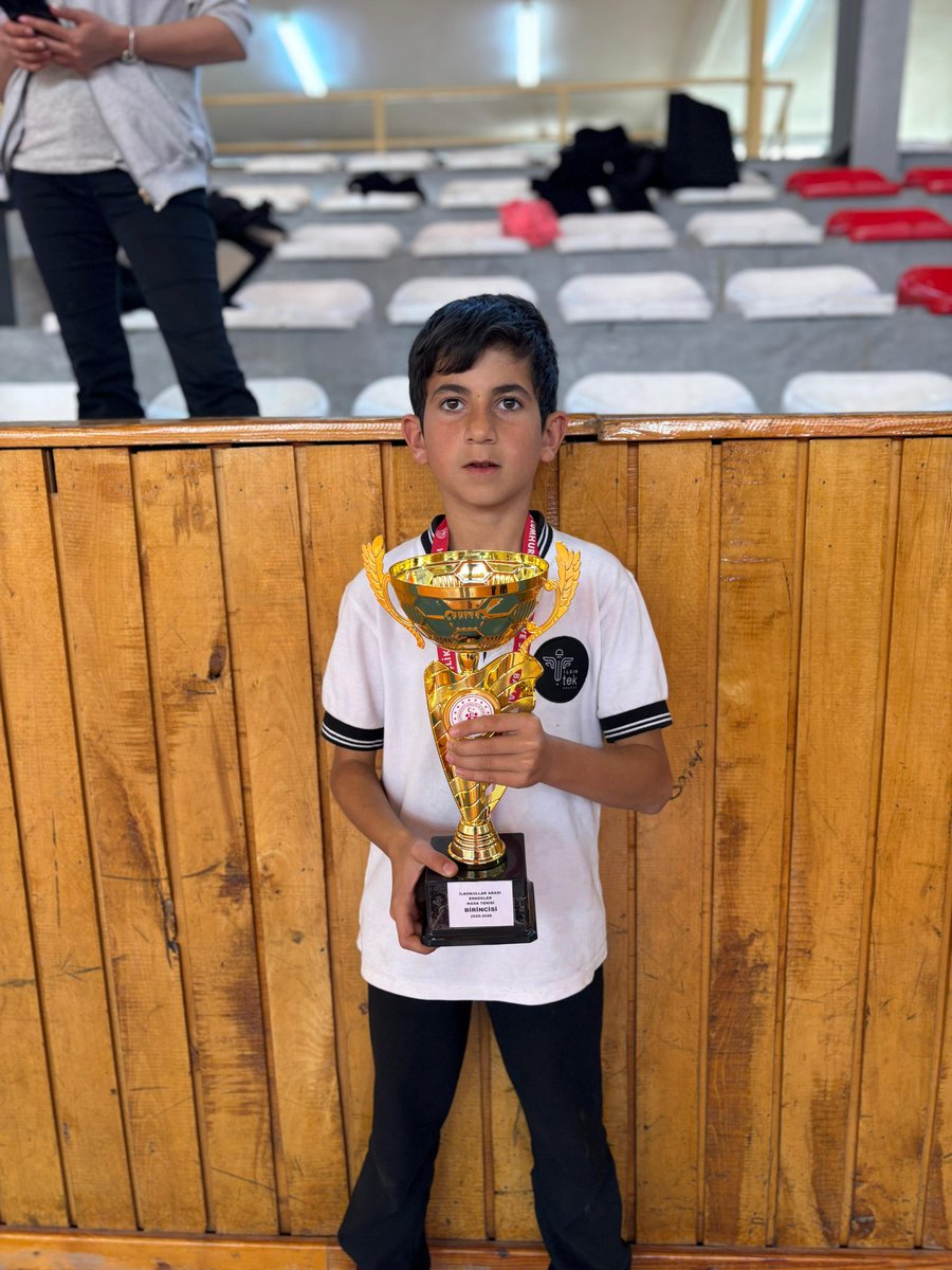 ilgintekkoleji's tweet photo. 19 Mayıs Atatürk'ü Anma Gençlik ve Spor Bayramı sportif faaliyetleri kapsamında yine okulumuza kupaları ve madalyaları taşıdı
2 kategoride 7 kupayı okulumuza taşıyan tüm öğrencilerimizi tebrik ederiz 
🥇ILGIN 1.LERİ
🥈2.LERİ
🥉3.LERİ
Öğrencilerimizi tebrik ederiz.
#ilgintekkoleji https://t.co/hJojbQCGUd