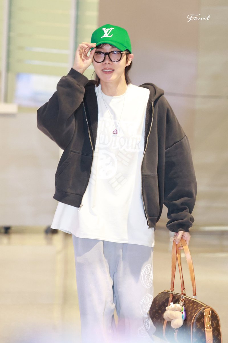 Hopefruitonmoon's tweet photo. 20260531 ICN

#jhope  #정호석 #ジェイホープ #鄭號錫 https://t.co/oM53BBHMzK