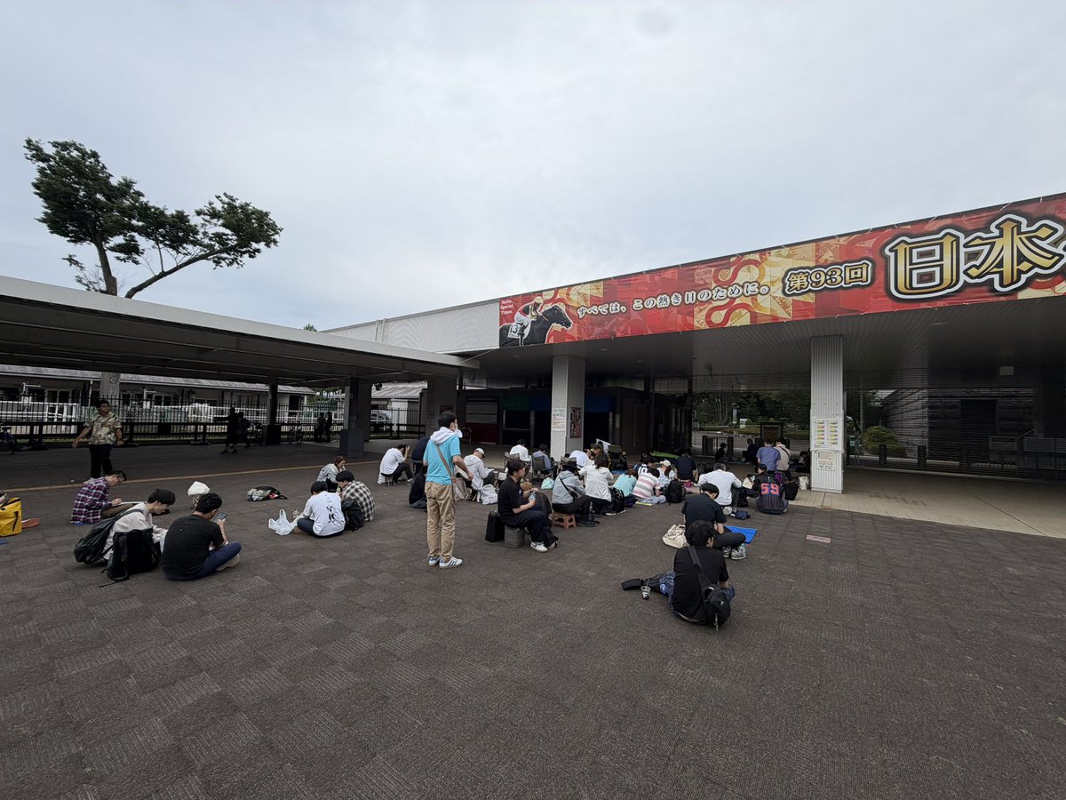 kasaoki's tweet photo. 東京競馬場に到着(｀･ω･´)ゞ

 #東京競馬場 
 #日本ダービー 
 #東京優駿 https://t.co/Aj9FHumNqk