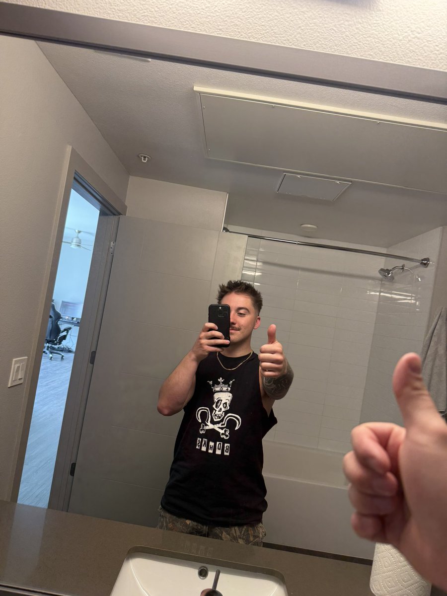 macdotwav's tweet photo. Playing house music later https://t.co/HI3N2J7M1L