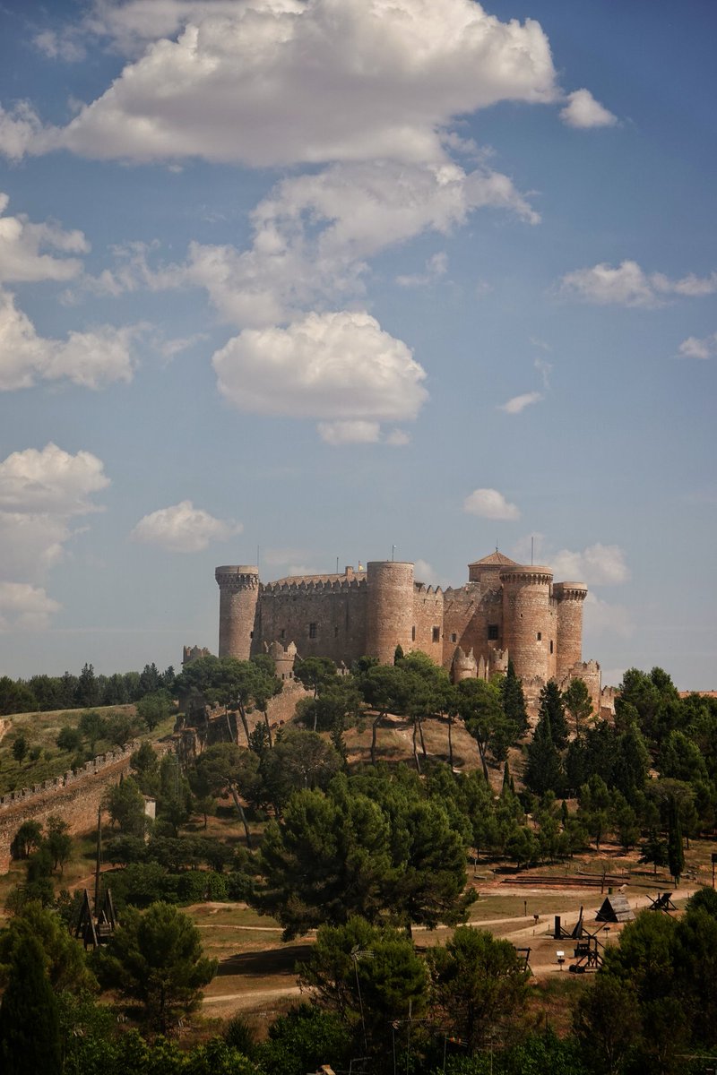 Retratosviaje's tweet photo. ¿Conoces el castillo de Belmonte? Pues ojo, que se viene planazo: el 13 y 14 de junio puedes recorrerlo de la mano de la mismísima Eugenia de Montijo. Apunta esta recreación histórica porque nosotros hemos visto un adelanto y promete 😉

@c_Belmonte https://t.co/VzghTRJxfU