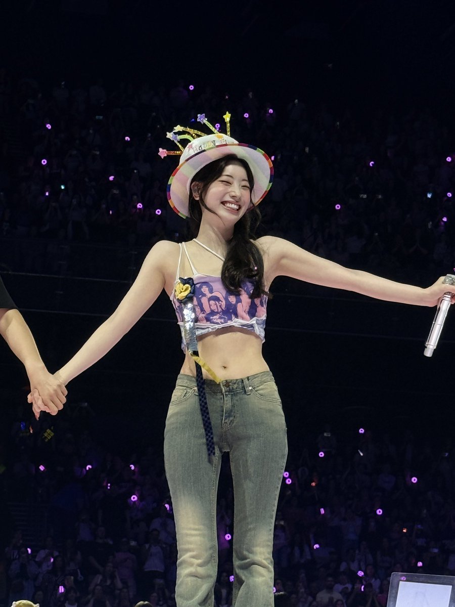 Benett_t's tweet photo. Baby looking so happy 🥹❤️
.
.
.
.
.
#TWICE_THIS_IS_FOR_WORLD_TOUR_IN_Amsterdam #DAHYUN #TWICE https://t.co/gpHkuCohqz