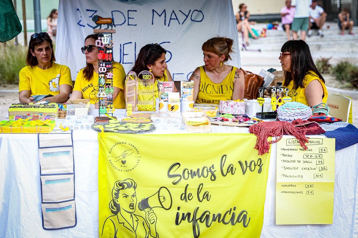 AidaCast's tweet photo. Día genial en la plaza Futurama, gracias a las fiestas de Rivas Futura que con tanto cariño ha organizado @AsocRivasFutura

Lo mejor de Rivas es su tejido vecinal 💕

Y, además, disfrutando ya de los nuevos juegos de agua. Mañana más 😊 https://t.co/aGmyTKtecP