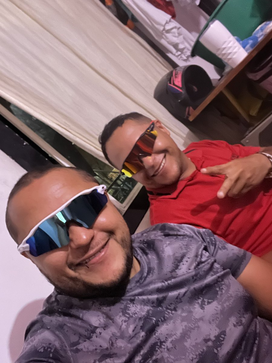 jhonfrediz95's tweet photo. Brother https://t.co/vnzGqtGJka