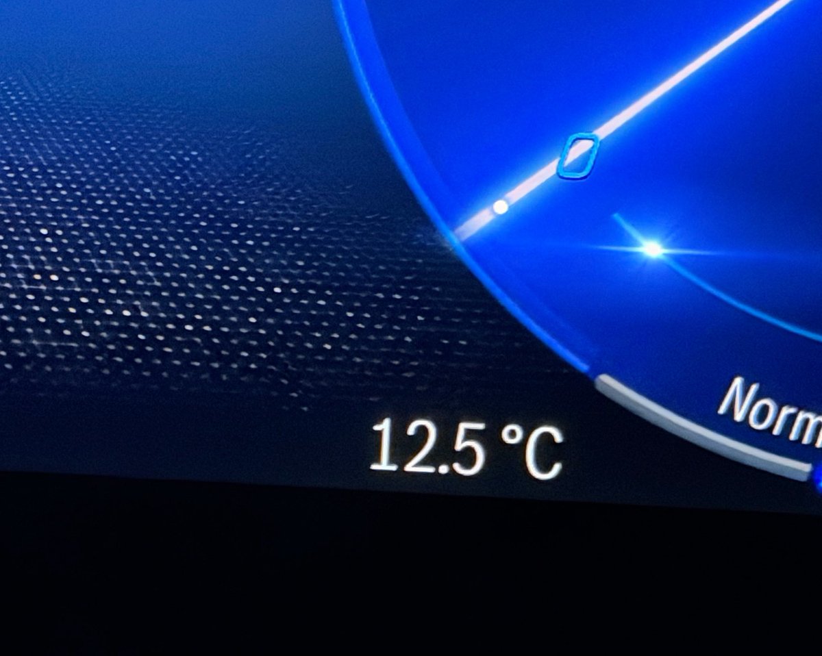 Drowhunter's tweet photo. Hallo bitte in 12,5 Grad schneits ☝️ https://t.co/v73PTykVVa