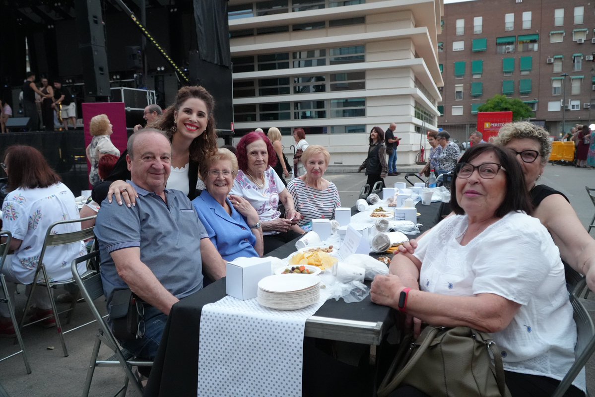 quartdepoblet's tweet photo. Així ha sigut el Sopar de Convivència de les Persones Majors de Quart de Poblet. ✨
Una nit plena de retrobaments, converses, música i moments compartits per a tancar el Mes Cultural de les Persones Majors. 🎶💙
#QuartdePoblet
@cristina_m_l https://t.co/nJ7RHAcE8i