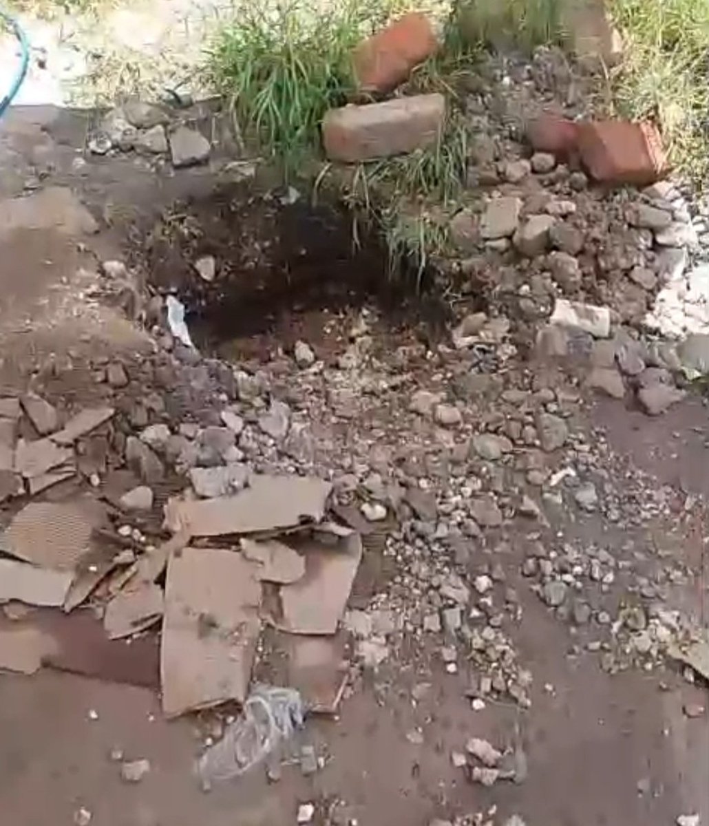 JAPAMIgob's tweet photo. Gracias a un reporte ciudadano, se atendió fuga de agua en El Copalillo. 

Recuerda que puedes realizar tus reportes a través del 073 📞 , japibot al 462-3066653, app japami y página web https://t.co/QHz5ghrRxi 

#Irapuato27 https://t.co/QMpjvAJoYM