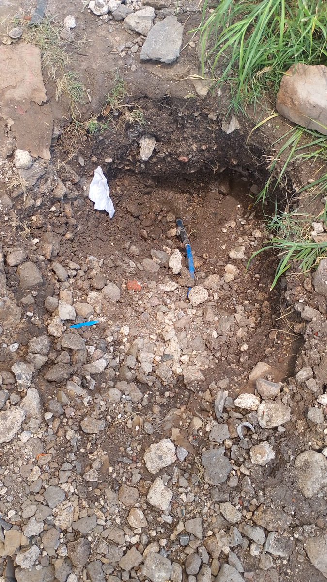 JAPAMIgob's tweet photo. Gracias a un reporte ciudadano, se atendió fuga de agua en El Copalillo. 

Recuerda que puedes realizar tus reportes a través del 073 📞 , japibot al 462-3066653, app japami y página web https://t.co/QHz5ghrRxi 

#Irapuato27 https://t.co/QMpjvAJoYM