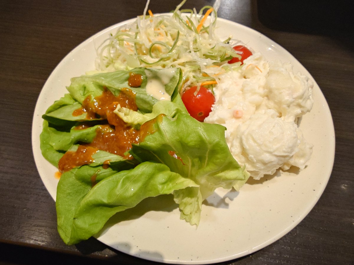 実はしゃぶ葉に肉の日に行けてました!やったね!しゃぶ葉めっちゃよかった!!また行きたい!!
たまたま用事の場所近くにあったから急遽行ってきた!出汁はチゲとレモン 