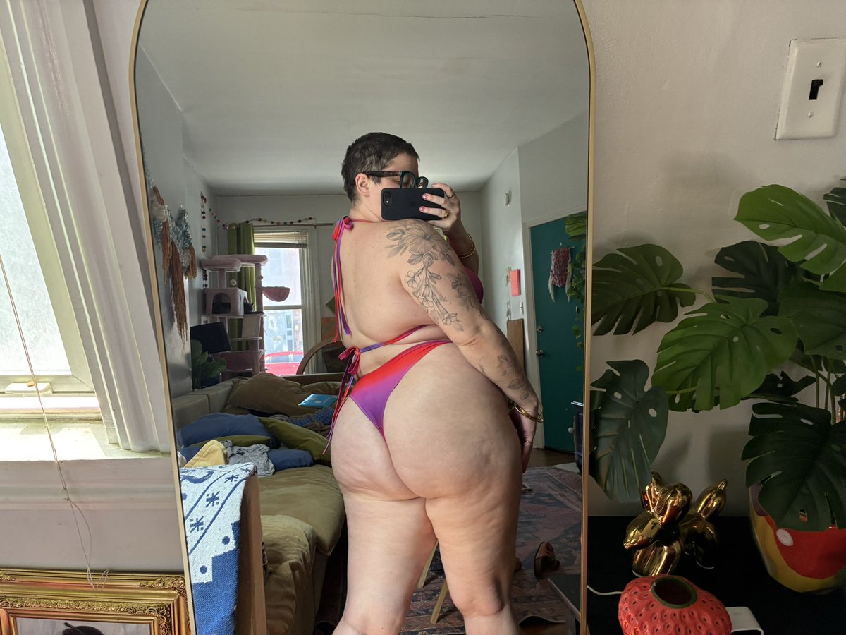 taylorehayes's tweet photo. I’ll always wear bikinis idc https://t.co/VtnGUFjqGt