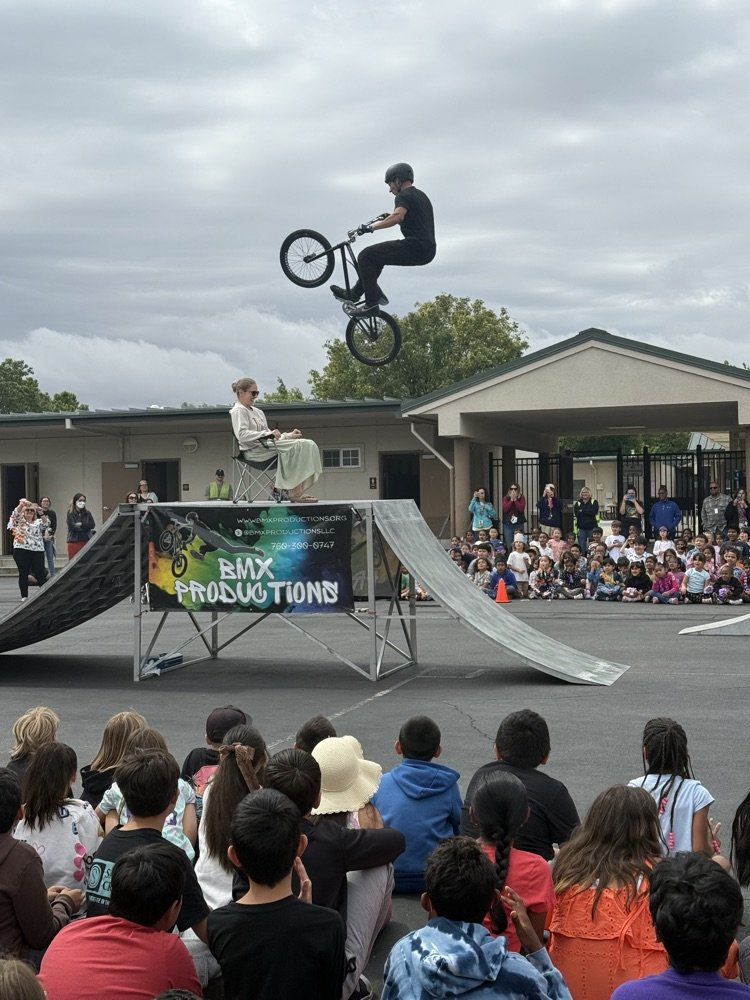 JulieCroy11's tweet photo. We had an amazing BMX assembly that encouraged students to be respectful, responsible,and kind. You can do amazing things when you work hard! #lvpride #wearebusd https://t.co/JRMWzAYrew