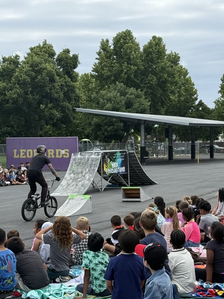 JulieCroy11's tweet photo. We had an amazing BMX assembly that encouraged students to be respectful, responsible,and kind. You can do amazing things when you work hard! #lvpride #wearebusd https://t.co/JRMWzAYrew