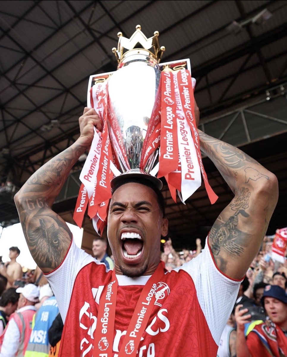 CollinsSZNx's tweet photo. Life’s comes at you fast but just remember champions of England we know what we are 🔴⚪️ https://t.co/EkYTA0hjYB